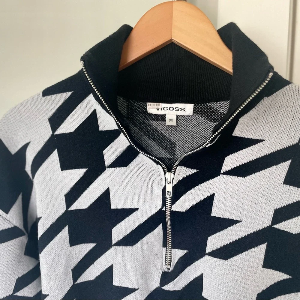 Vigoss Houndstooth Quarter-Zip Cropped Sweater - Size Medium - Black & Grey